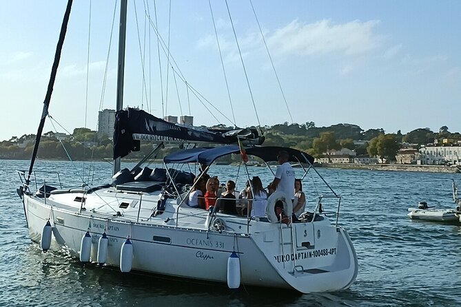 Porto: Cruzeiro privado rio douro até 8 pessoas com wine tasting - A private way to see Porto from the Douro