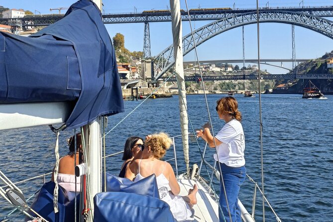 Porto: Cruzeiro privado rio douro até 8 pessoas com wine tasting - Meeting point, price, and cancellation details