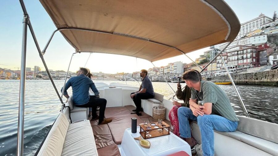 Porto: Douro River Boat Cruise with Port Wine Tasting - Arrábida Bridge and the trip toward Foz do Douro