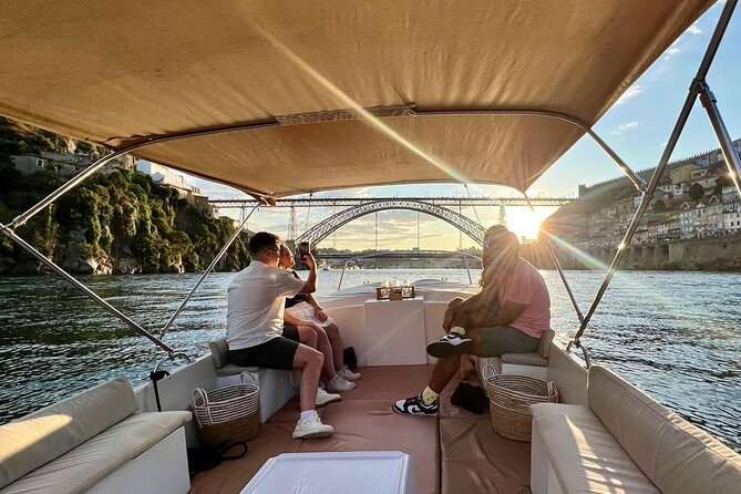 Porto:Douro River boat tour under the 6 bridges - Starting at R. do Ouro 200