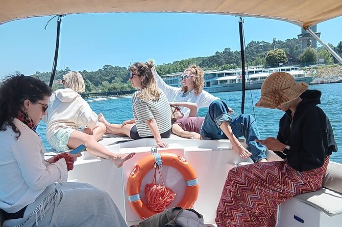 Porto:Douro River boat tour under the 6 bridges - Lordelo and the river mouth