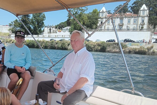 Porto:Douro River boat tour under the 6 bridges - Three ports, snacks, and a taste of Portugal