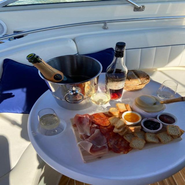 Porto: Douro River Boat Tour w/ Portuguese Wines & Tasting - Settling into a slow cruise between Porto and Gaia