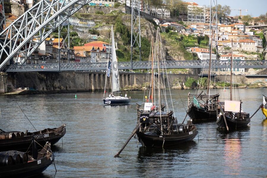 Porto Douro River Cruise: Sunny Day & Peaceful Sunset - Turning toward Foz do Douro
