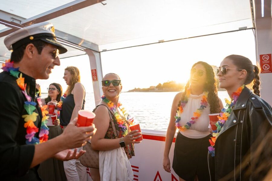 Porto: Douro River Party Boat with Sunset Option & 6 Bridges - Key points to know before boarding