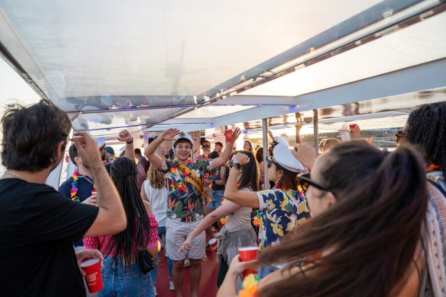 Porto: Douro River Party Boat with Sunset Option & 6 Bridges - No seats means you need the right plan
