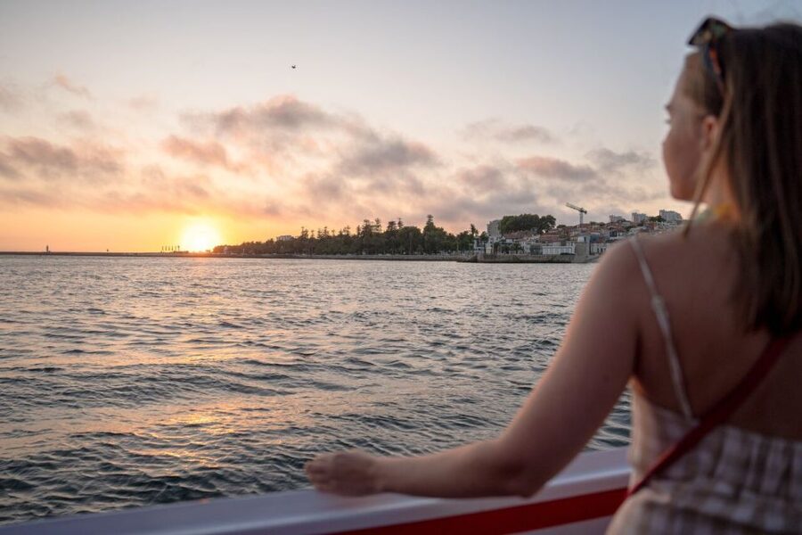 Porto: Douro River Party Boat with Sunset Option & 6 Bridges - How to make the most of the two hours