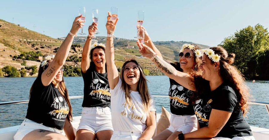 Porto: Douro Valley Full-Day Boat, Train, and Lunch Tour - The first high view over the Douro