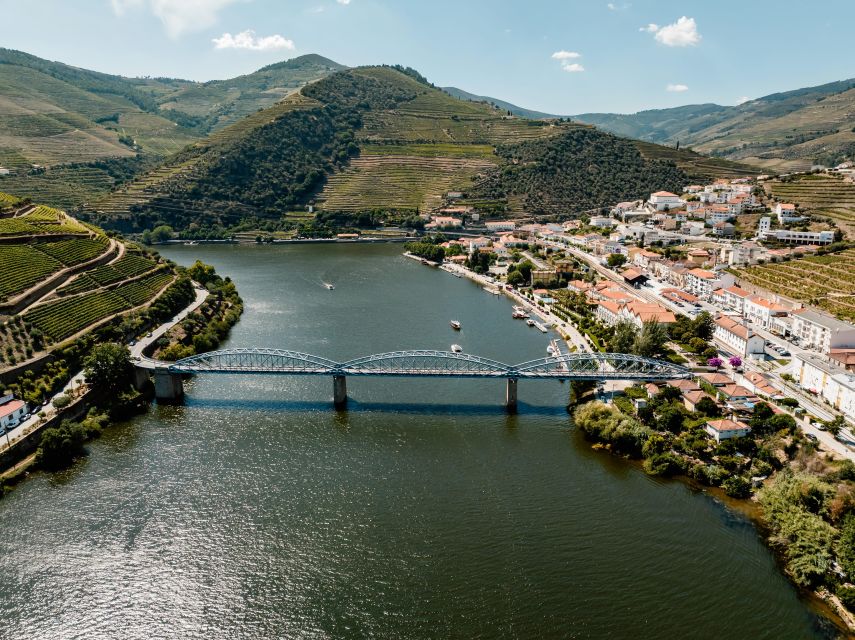 Porto: Douro Valley Full-Day Boat, Train, and Lunch Tour - Pinhão and the long river cruise