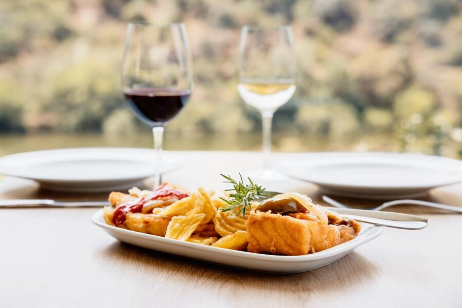 Porto: Douro Valley Full-Day Boat, Train, and Lunch Tour - Pinhão’s pause and the winery visit