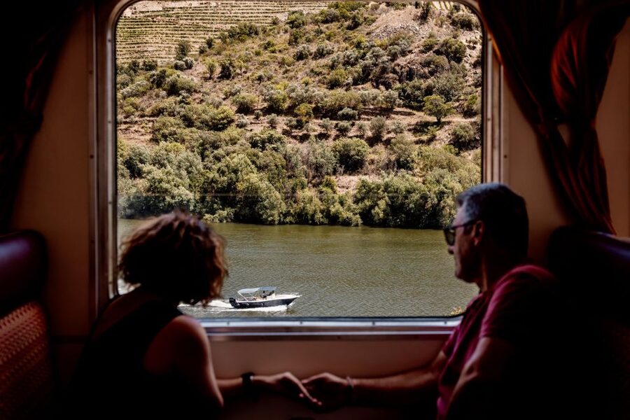 Porto: Douro Valley Full-Day Boat, Train, and Lunch Tour - The guides make the difference