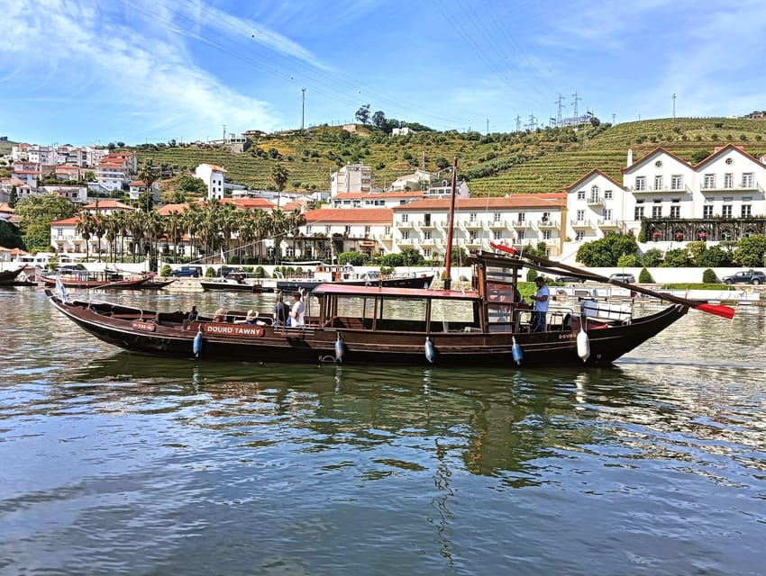 Porto: Douro Valley Tour with 2 Wineries, Lunch and Cruise - Meeting at Trindade and settling into the van