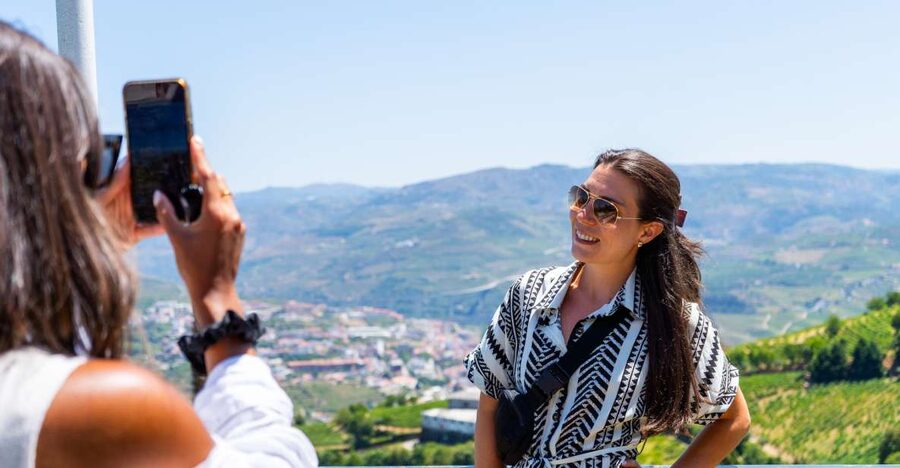 Porto: Douro Valley Tour with Lunch, Boat Cruise & Tastings - Régua gives you the first river view