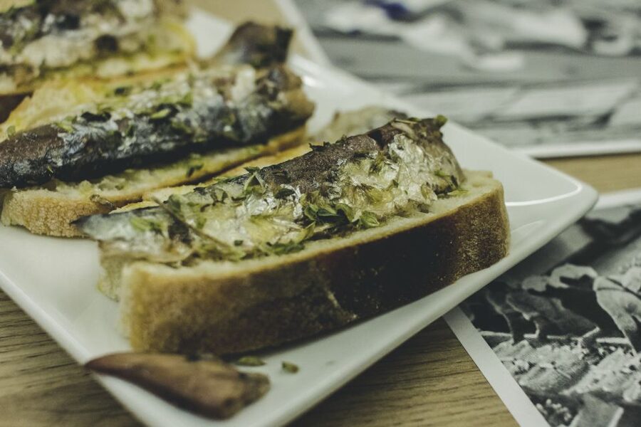 Porto: Evening Local Food Crawl with Drink Pairings - Key points to know before booking