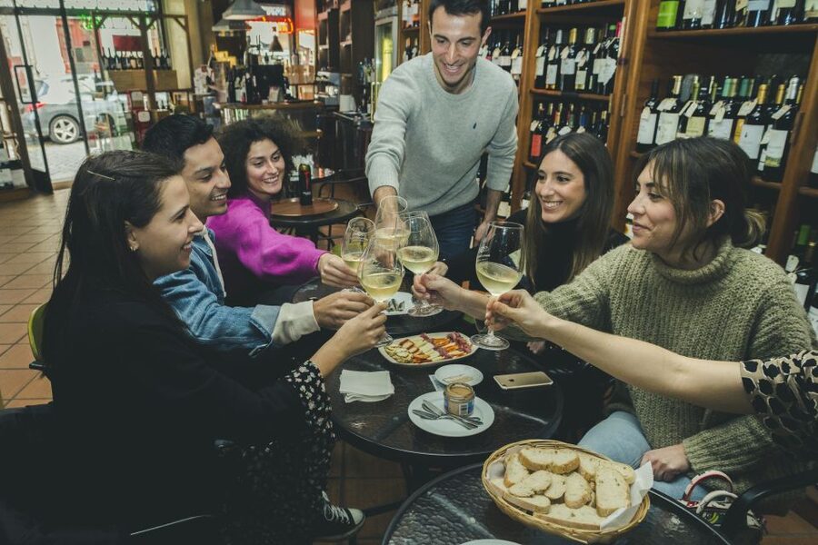 Porto: Evening Local Food Crawl with Drink Pairings - Starting beside the war memorial