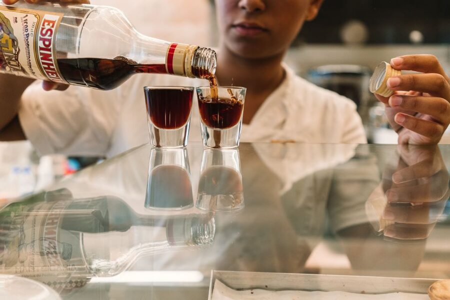 Porto: Evening Local Food Crawl with Drink Pairings - Stop one: the evening begins with a drink