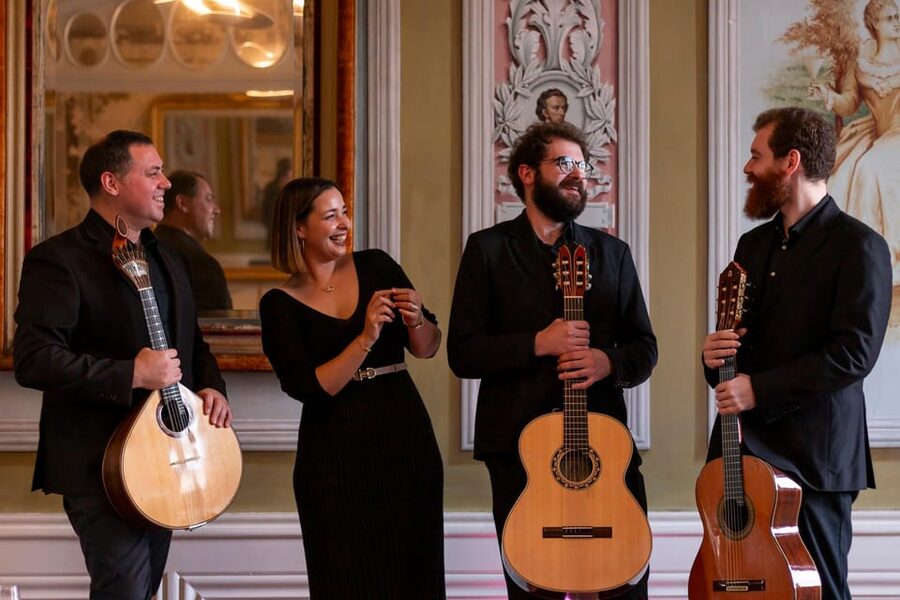 Porto: Fado Concert in Porto's Most Beautiful House - Entering Menina Colina or Palacete