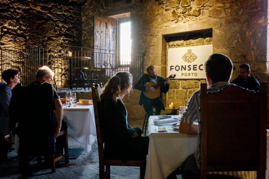Porto: Fonseca Cellar Tour & Fado Show with Optional Dinner - How the evening works from start to finish
