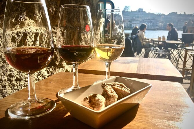 Porto Food Tour of 8 Tastings: Custard Tart, Bifana & Hidden Gems - A quiet park breaks up the city walk