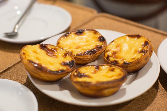 Porto Food & Wine Tasting Tour with Lunch or Dinner Option - Leandro Café and the bacalao tradition