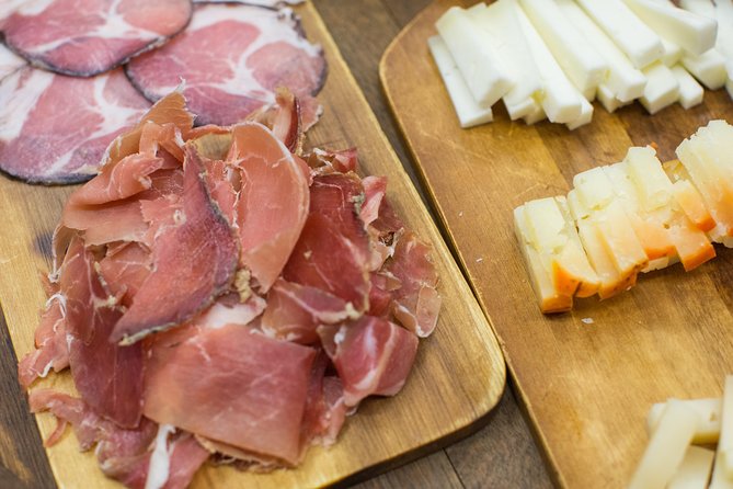 Porto Food & Wine Tasting Tour with Lunch or Dinner Option - What the guides add to the food