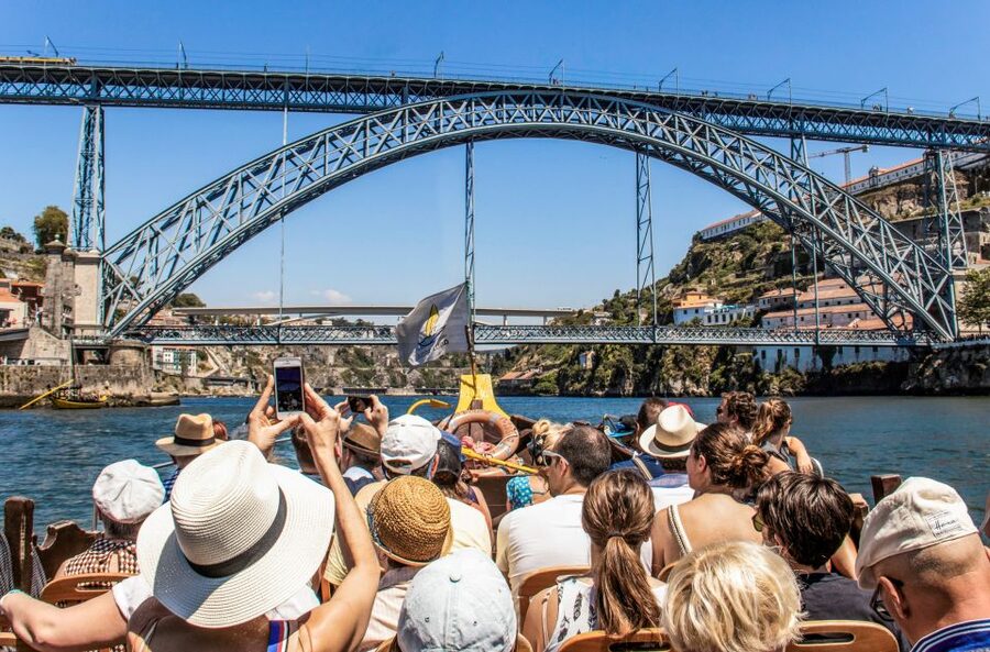 Porto: Guided Tour by Tuk-Tuk & Optional Douro River Cruise - São Bento Station and Porto Cathedral