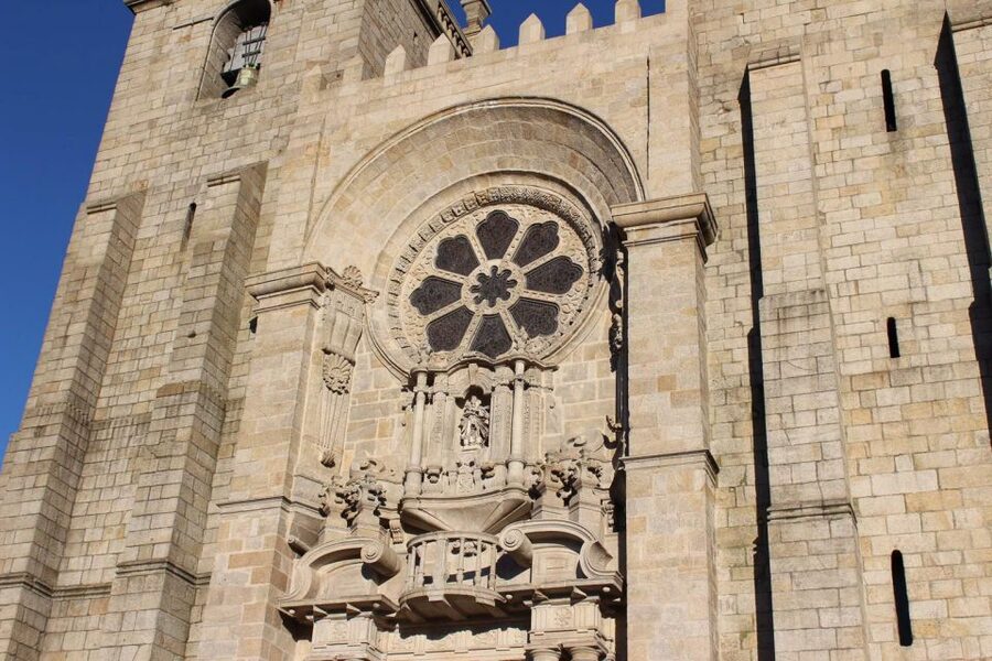 Porto: Guided Walking Tour and Lello Bookshop - Starting beside Porto Cathedral in Sé