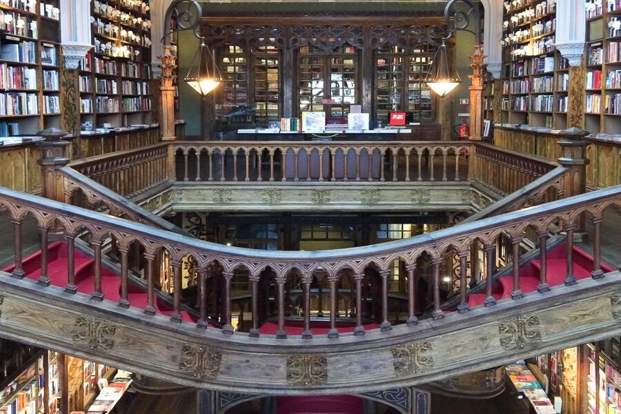 Porto: Guided Walking Tour and Lello Bookshop - Pace, weather, and what to wear