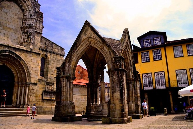 Porto: Guimaraes & Braga Small Group Tour with Lunch and Tickets - Why this makes a good day trip from Porto