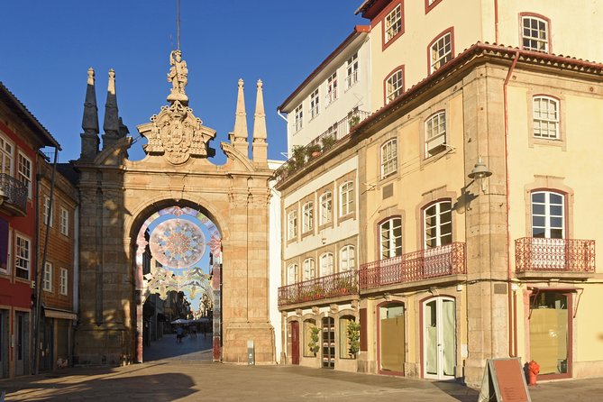 Porto: Guimaraes & Braga Small Group Tour with Lunch and Tickets - A traditional Braga lunch with Vinho Verde