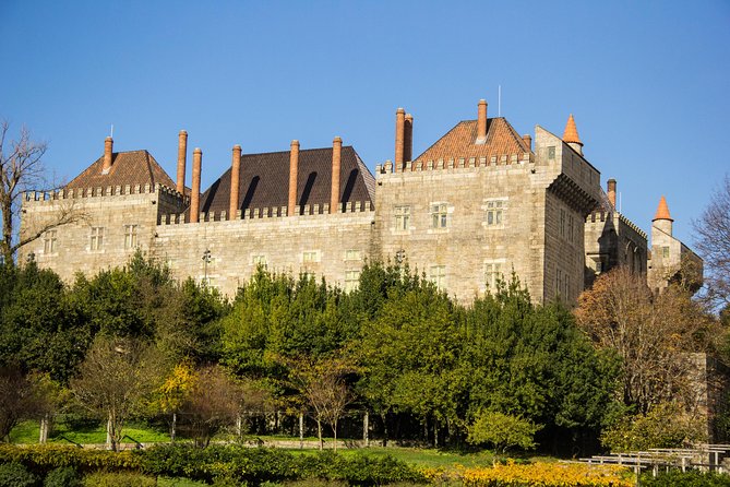 Porto: Guimaraes & Braga Small Group Tour with Lunch and Tickets - Guimarães Castle and Portugal’s beginnings