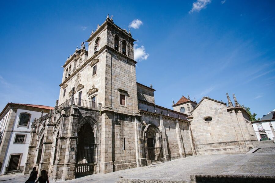 Porto: Guimarães & Braga Tour with Entry Tickets and Lunch - Who should book this tour