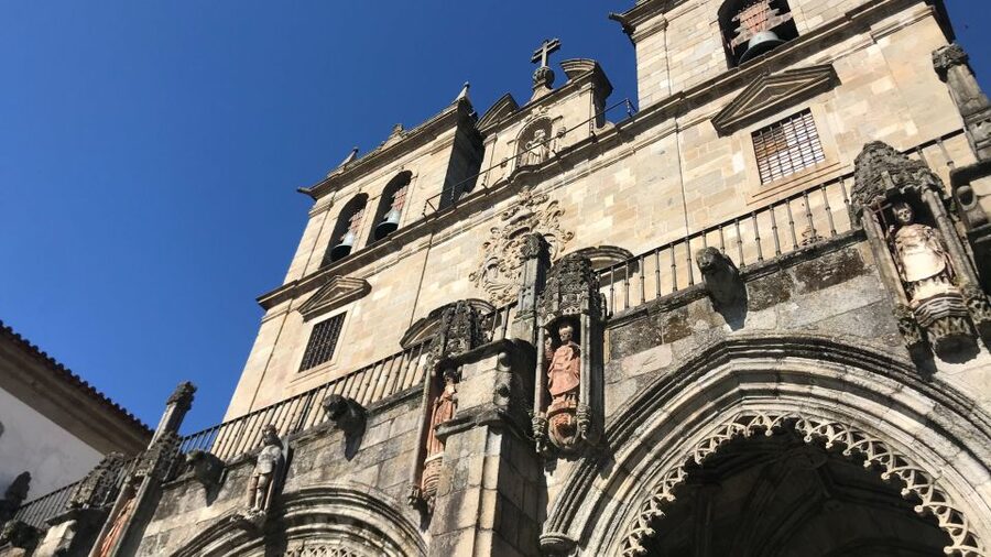 Porto: Guimarães & Braga Tour with Entry Tickets and Lunch - Guimarães Castle and Portugal’s beginning