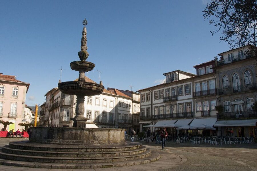 Porto: Guimarães & Braga Tour with Entry Tickets and Lunch - Transport, timing, and the small-group advantage