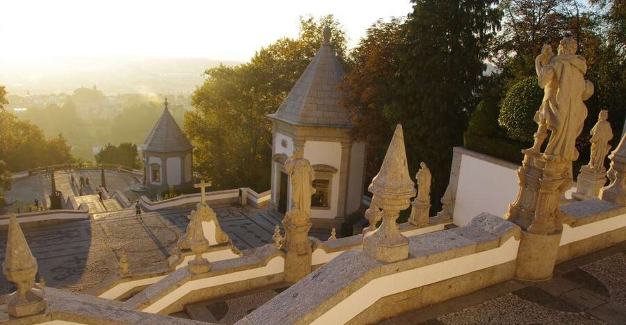 Porto: Guimarães & Braga Tour with Entry Tickets and Lunch - Bom Jesus do Monte and the 581 steps