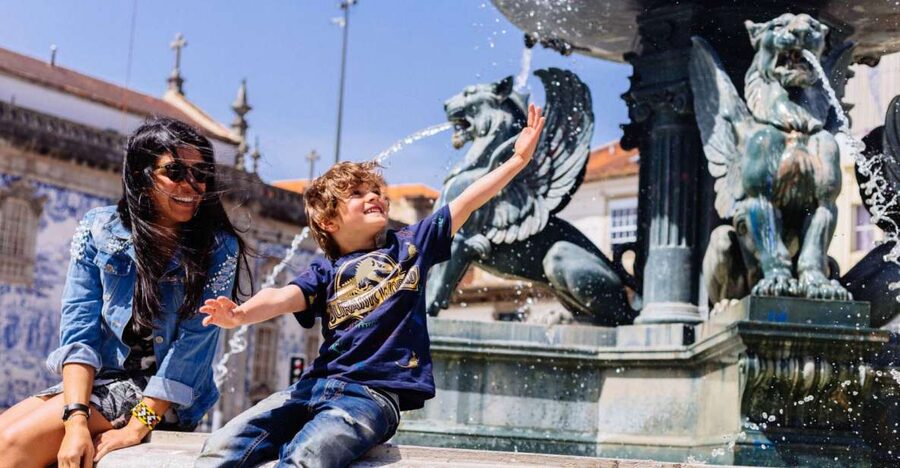 Porto: Harry Potter’s Inspiration Tour - The Hogwarts-uniform shop and the Lion’s Fountain