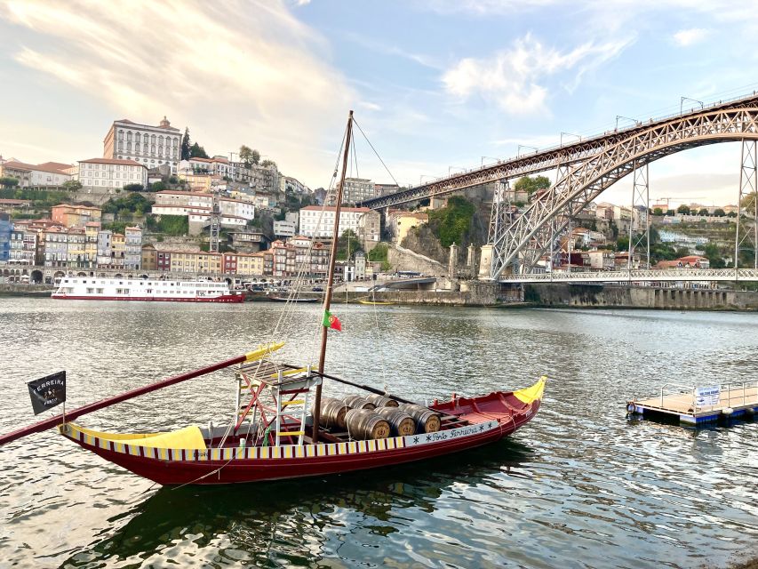 Porto: Highlights & hidden gems Walk - max 10 - What the guide adds beyond the monuments