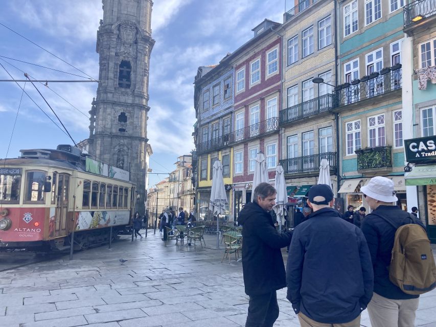 Porto: Highlights & hidden gems Walk - max 10 - Starting at Praça de Carlos Alberto