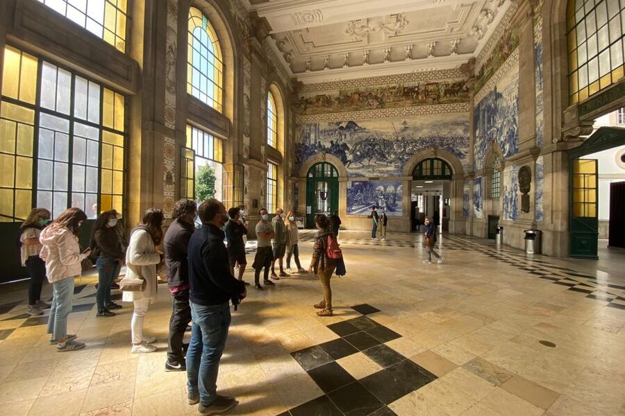 Porto: Historical Center Walking Tour - Starting in Sé, where Porto gets wonderfully confusing