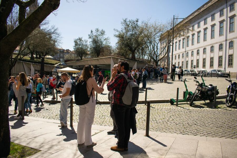 Porto: Historical Center Walking Tour - Art Nouveau façades and Lello Bookshop