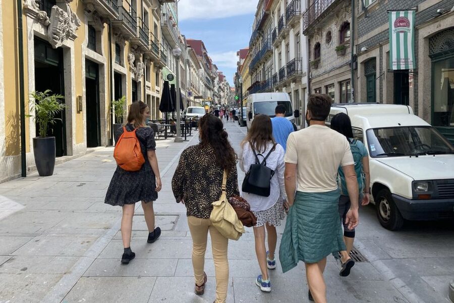 Porto: Historical Center Walking Tour - Finishing with Porto wine and olive oil