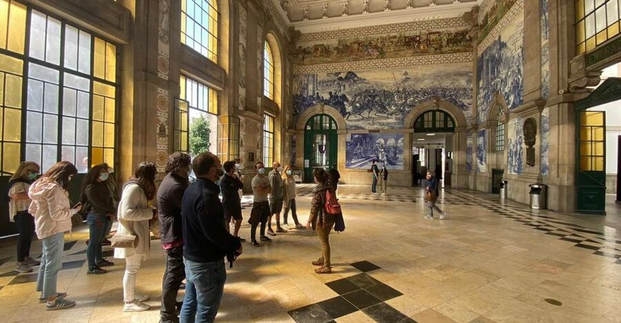 Porto: Historical Center Walking Tour - São Bento and the city’s everyday grandness