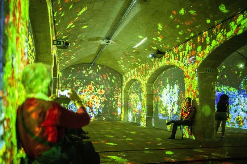 Porto: Impressive Monet & Brilliant Klimt - Art on the walls, floor, and arches