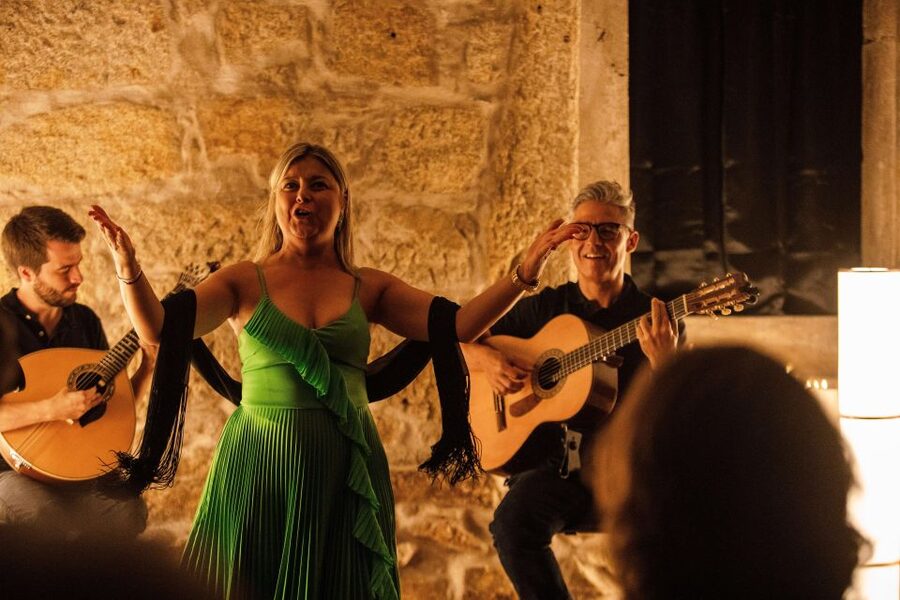Porto: Live Fado Show with Glass of Port Wine - The one-hour program, from welcome to final song