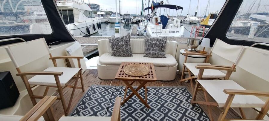 Porto: Luxury Yacht Tour of the 6 Bridges and Douro Estuary - Turning west toward Foz do Douro