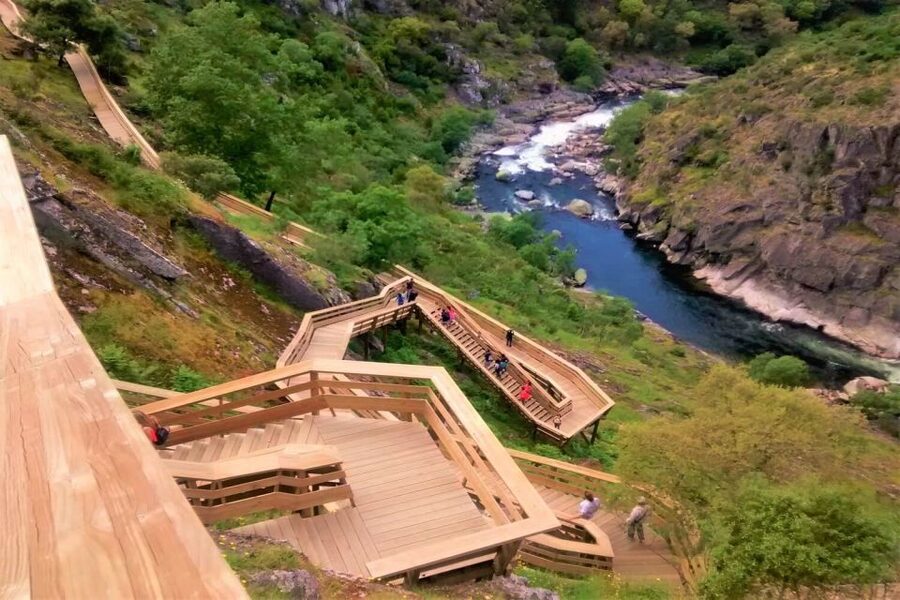 Porto: Paiva Walkways and Suspension Bridge Hike with Lunch - Weather, clothing, and trail reality