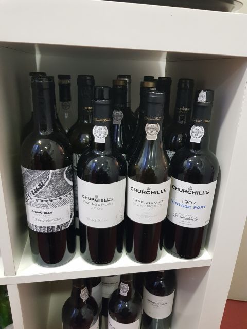 Porto: Port and Douro Wine Walking Tour with 9 Tastings - The guide and group style
