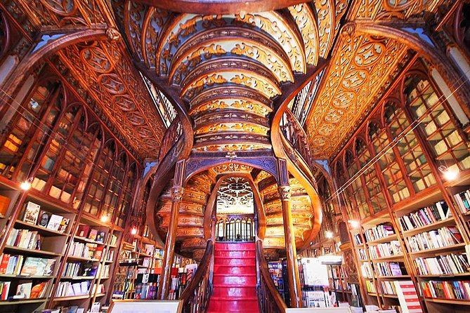 Porto Private Personalized Full Day Journey from Lisbon - Livraria Lello and São Bento Station