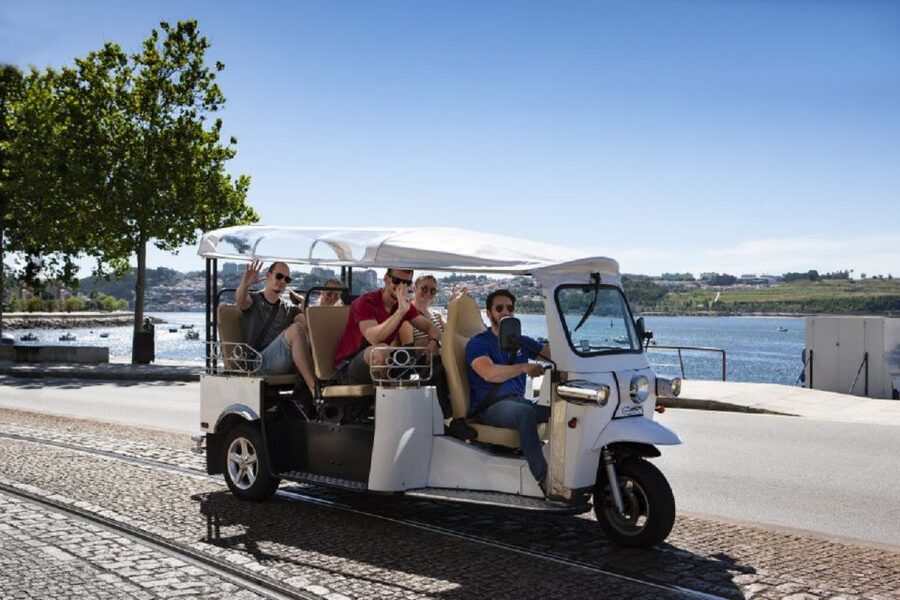 Porto: Private Sightseeing Tour by Electric Tuk Tuk - What the private guide adds