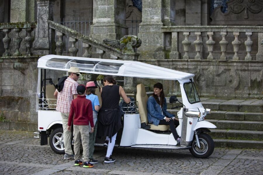 Porto: Private Sightseeing Tour by Electric Tuk Tuk - Clérigos Tower and Aliados Avenue